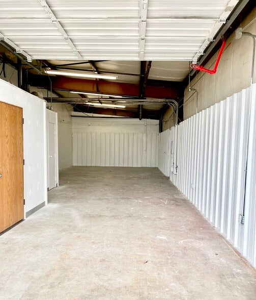 400 Maxi Ct, Yukon, OK for lease - Interior Photo - Image 2 of 7