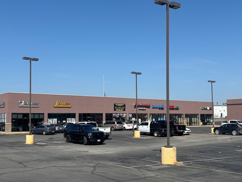 3040 W Broadway Blvd, Sedalia, MO à louer - Photo du bâtiment - Image 2 de 15