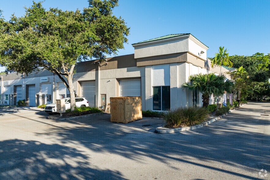 2050 N Andrews Ave, Pompano Beach, FL à louer - Photo du bâtiment - Image 2 de 7
