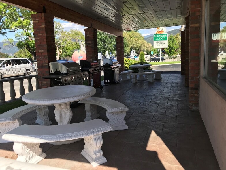 274 Lakeshore Dr, Penticton, BC à vendre - Photo du bâtiment - Image 2 de 13