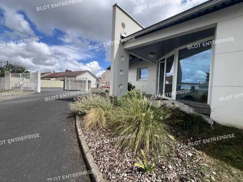 Bureau dans Vertou à vendre - Photo du bâtiment - Image 1 de 11