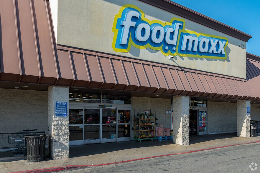 4320-4422 Ming Ave, Bakersfield, CA à vendre - Photo du bâtiment - Image 2 de 11