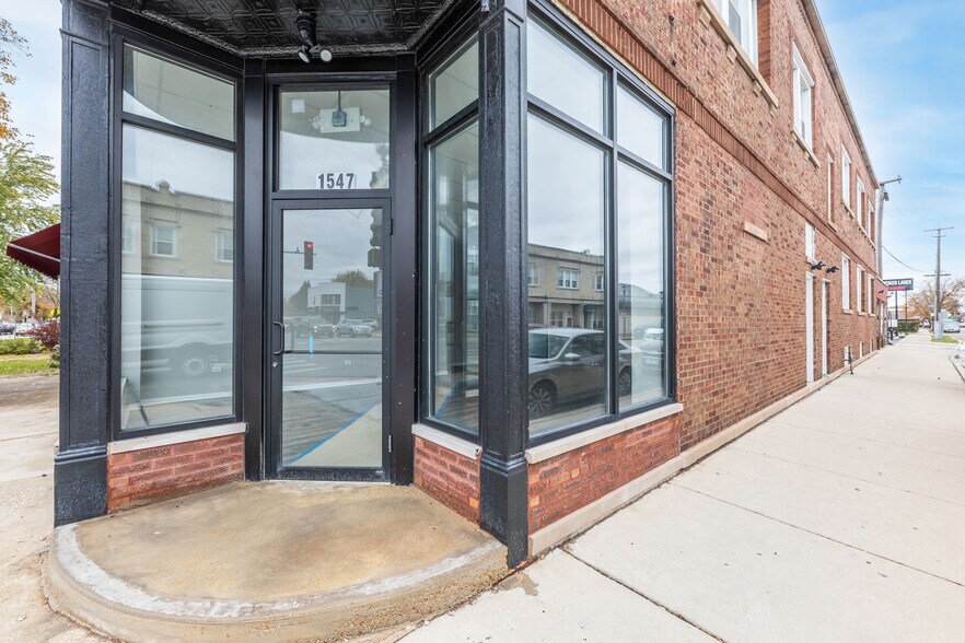 1547 S Oak Park Ave, Berwyn, IL à louer - Photo du bâtiment - Image 3 de 12