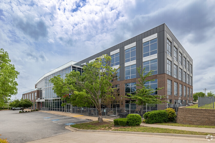 1800 S 52nd St, Rogers, AR for lease - Building Photo - Image 3 of 5