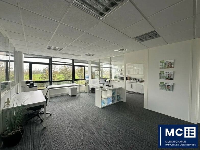 Office in Entzheim for lease - Interior Photo - Image 1 of 8