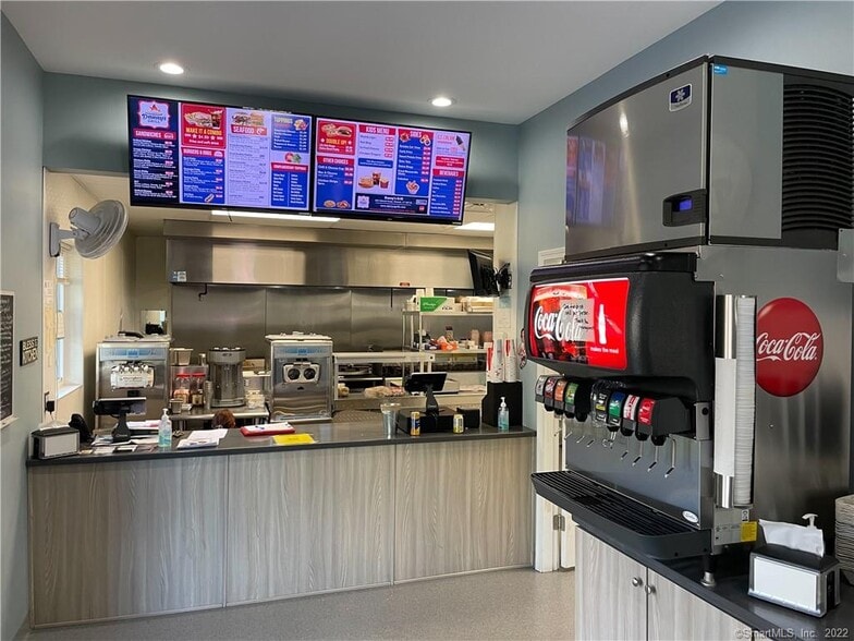 605 Wolcott Rd, Wolcott, CT for sale - Interior Photo - Image 3 of 48