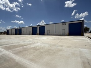 8081 Old Bastrop Rd, New Braunfels, TX for lease Interior Photo- Image 2 of 4