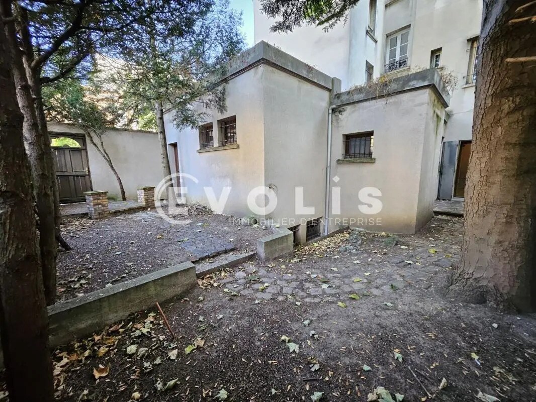 Office in Montrouge for lease Building Photo- Image 1 of 22