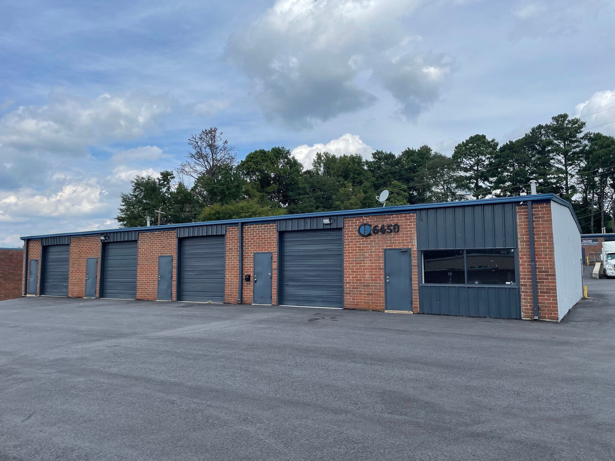 6450-6456 Old Hillandale Dr, Lithonia, GA for lease Building Photo- Image 1 of 6