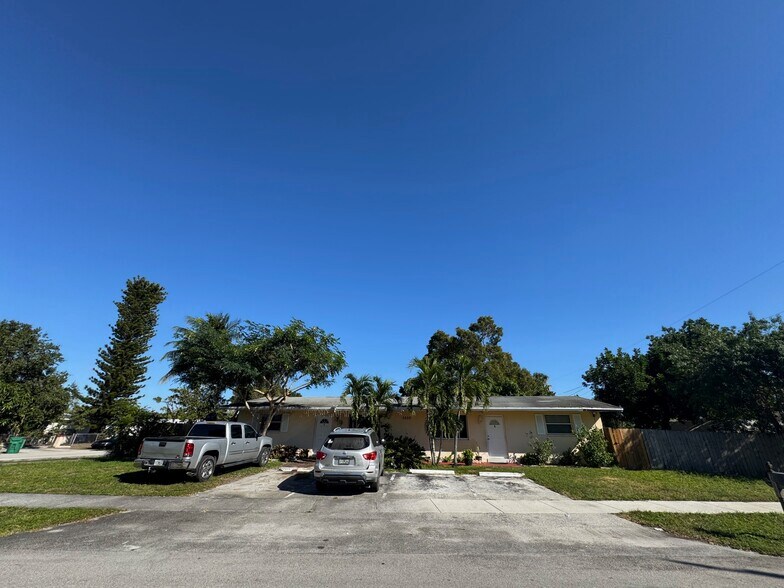 2200 SW 42nd Ave, Fort Lauderdale, FL à vendre - Photo du bâtiment - Image 2 de 24
