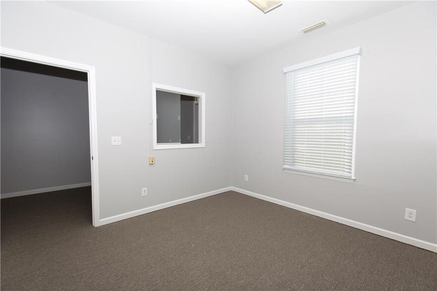 1365 Westgate Center Dr, Winston-Salem, NC à louer - Photo du bâtiment - Image 3 de 21