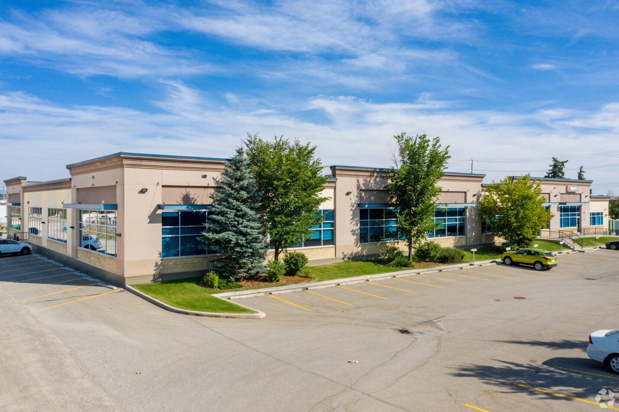 916-919 42nd Ave SE, Calgary, AB à louer Photo du bâtiment- Image 1 de 10