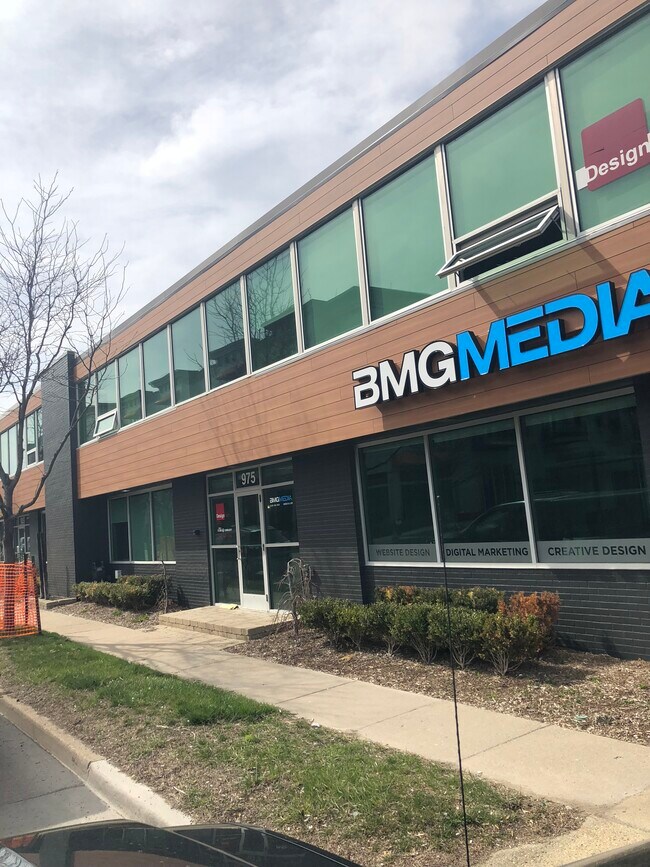 Plus de détails pour 925-975 E Maple Rd, Birmingham, MI - Bureau à louer