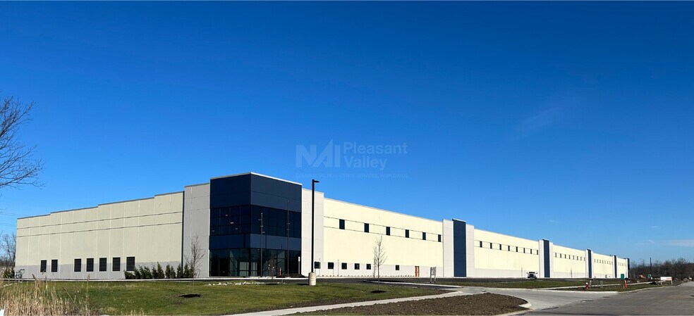 37988 Avon Commerce Pky, Avon, OH à louer - Photo du bâtiment - Image 3 de 11