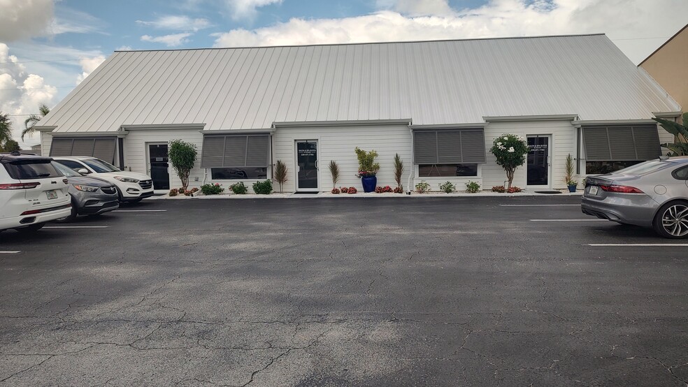 3006 S Del Prado Blvd, Cape Coral, FL for lease - Building Photo - Image 1 of 8