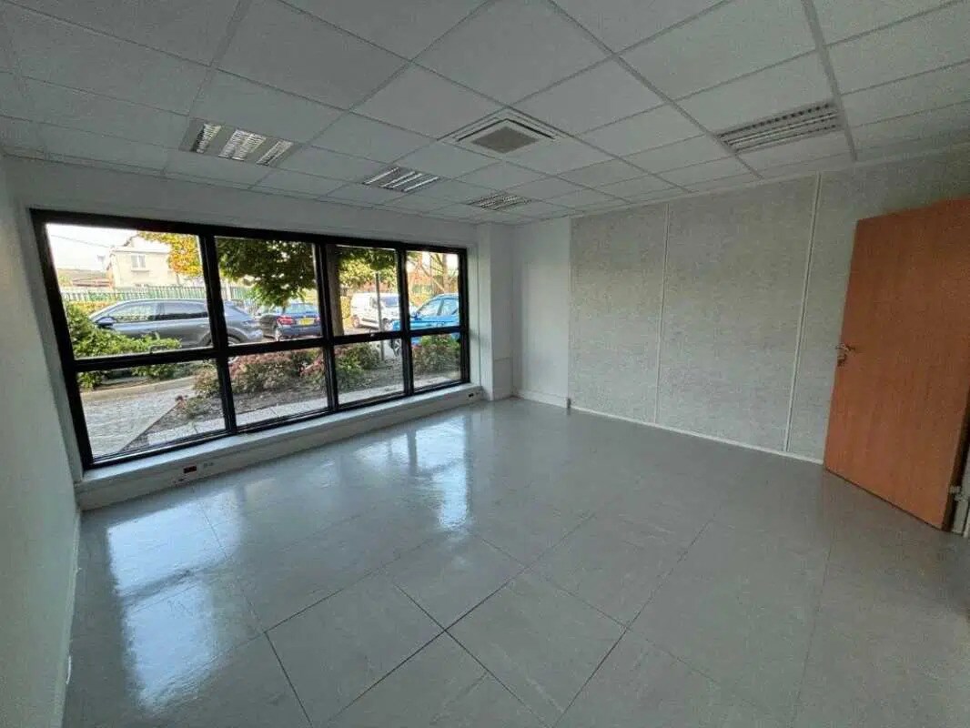 Office in Saint-Brice-sous-Forêt for lease Building Photo- Image 1 of 7