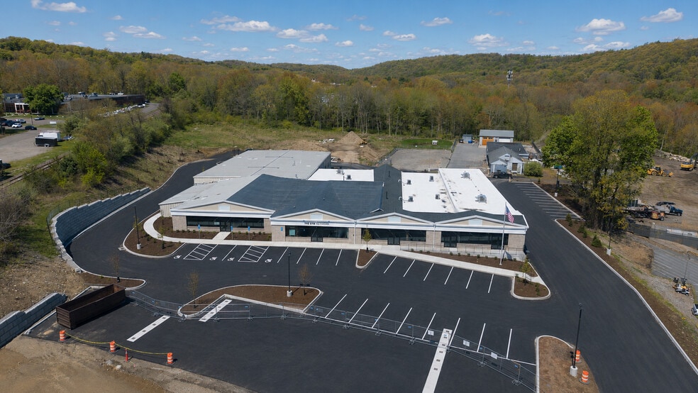 57 Church Hill Rd, Newtown, CT for lease - Building Photo - Image 2 of 7
