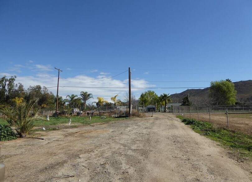 5010 Pedley Rd, Riverside, CA à vendre - Photo du bâtiment - Image 2 de 28