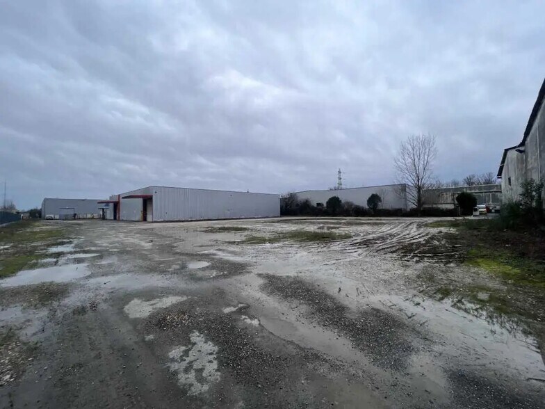 Office in Bordeaux for lease - Building Photo - Image 2 of 14