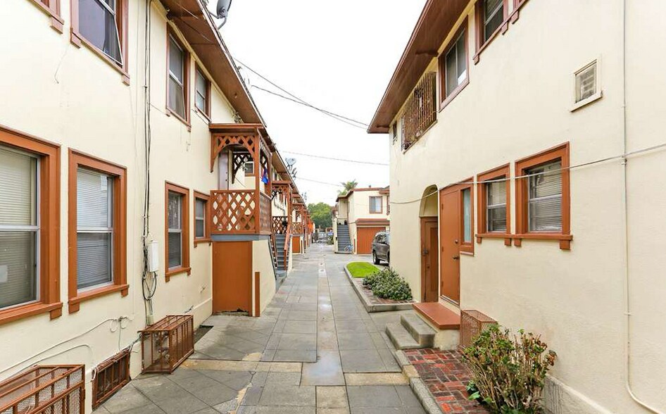 3994-3997 S Harvard Blvd, Los Angeles, CA à vendre - Photo du bâtiment - Image 3 de 4