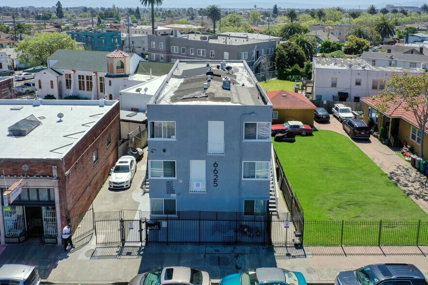 6619-6625 Bancroft Ave, Oakland, CA à vendre - Photo du bâtiment - Image 3 de 13
