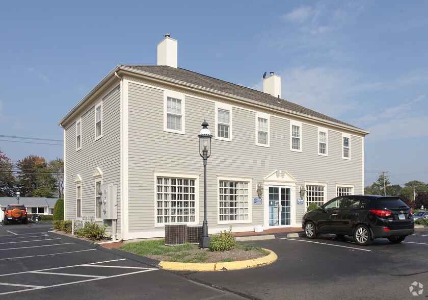 252 E Main St, Clinton, CT for sale - Primary Photo - Image 1 of 2