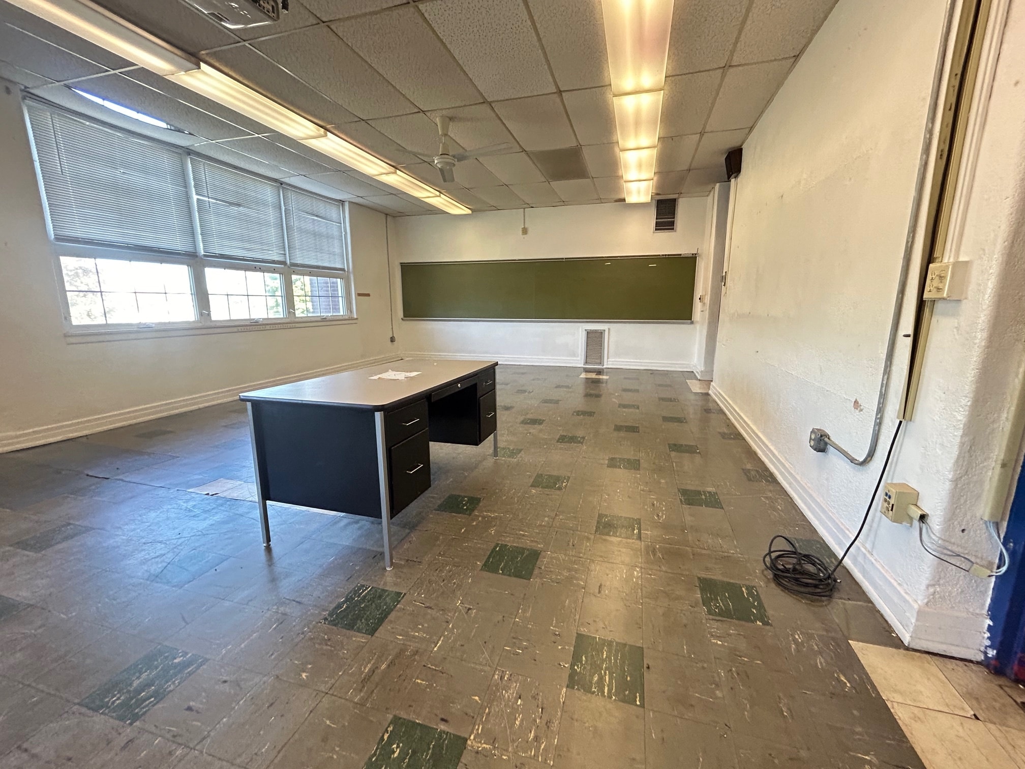 709 Deacon St, Hebron, OH for lease Interior Photo- Image 1 of 12
