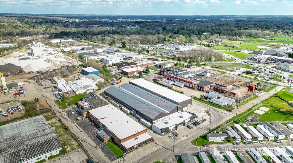 5439 Perkins Rd, Bedford, OH à louer - Photo du bâtiment - Image 2 de 13