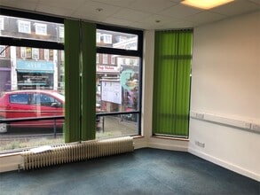 Hale Ln, Edgware for lease Interior Photo- Image 2 of 7