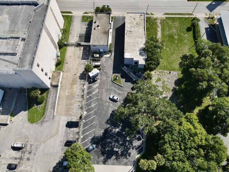 240 N Ridgewood Ave, Daytona Beach, FL à vendre - Photo du bâtiment - Image 3 de 12