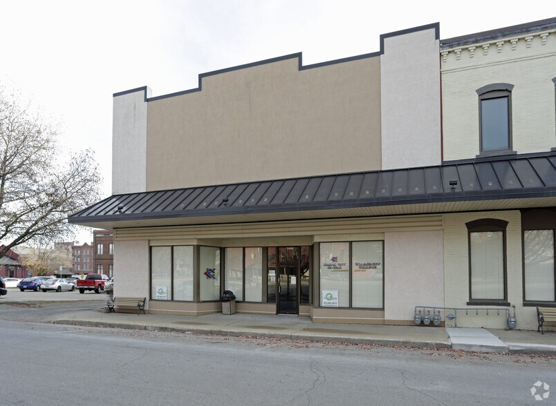 215-225 Cherokee St, Leavenworth, KS for lease - Building Photo - Image 2 of 2