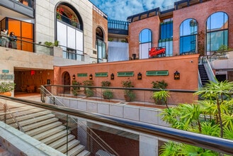413-445 N Rodeo Dr, Beverly Hills, CA à louer Photo intérieure- Image 1 de 4