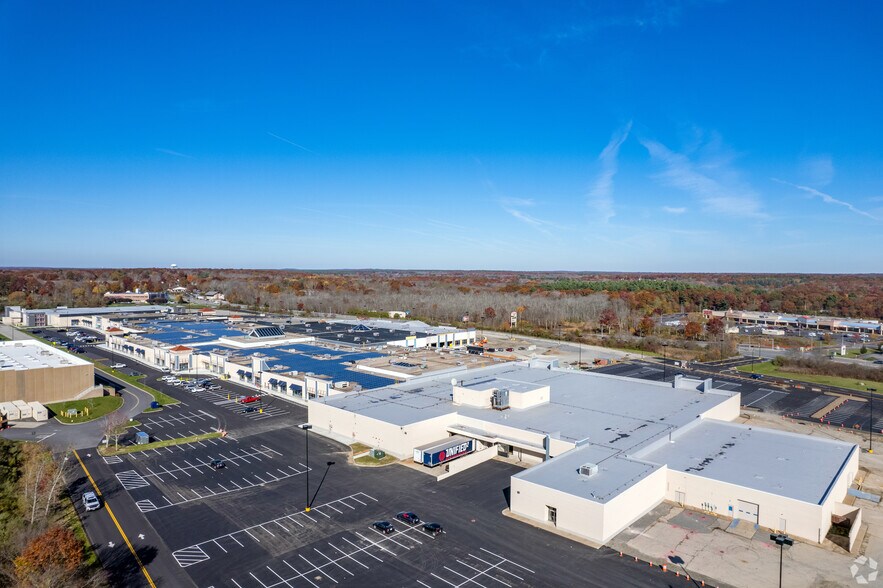 262 Swansea Mall Dr, Swansea, MA à louer - Photo du bâtiment - Image 3 de 7