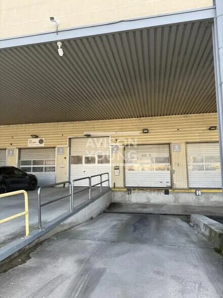 Flex in Saint-Denis for lease - Building Photo - Image 3 of 4