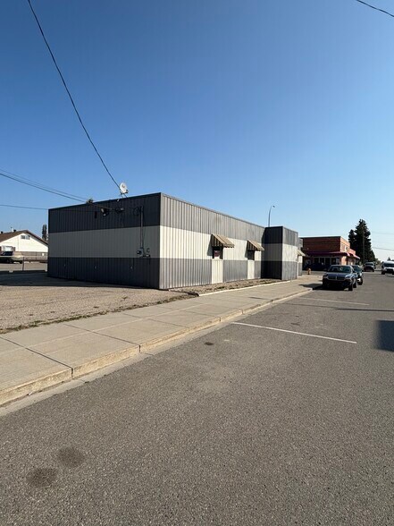 502 50 St, Edson, AB à vendre - Photo du bâtiment - Image 2 de 9