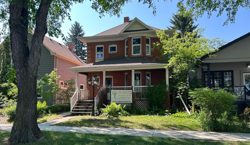 9853 90 Av NW, Edmonton, AB for sale - Building Photo - Image 1 of 2