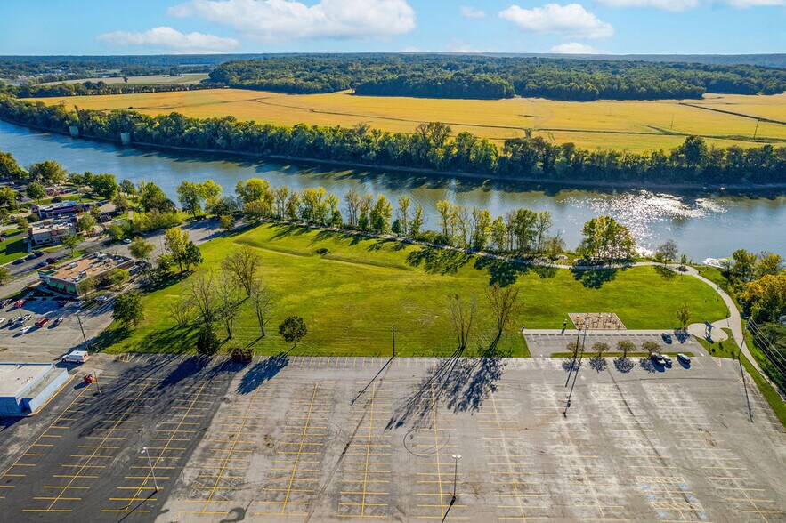 N Riverside Drive, Clarksville, TN for sale - Building Photo - Image 3 of 15