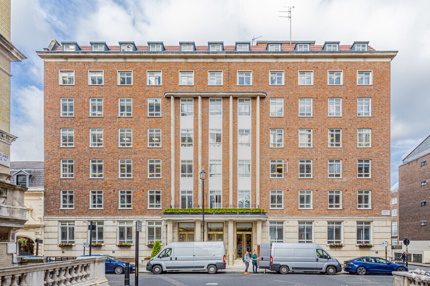 7-10 Chandos St, London for lease - Building Photo - Image 3 of 12