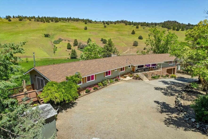 13305 Ager Beswick Rd, Montague, CA for sale - Primary Photo - Image 1 of 68
