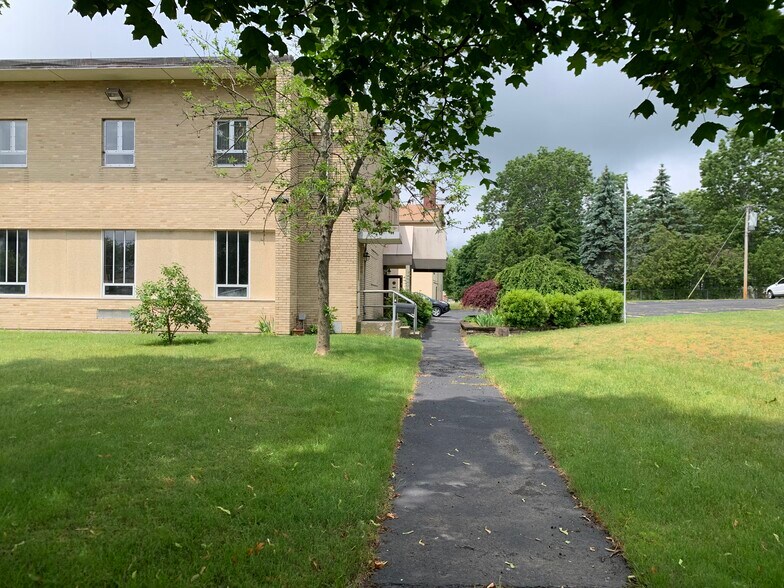 630 Rathbun St, Blackstone, MA à vendre - Photo du bâtiment - Image 3 de 7