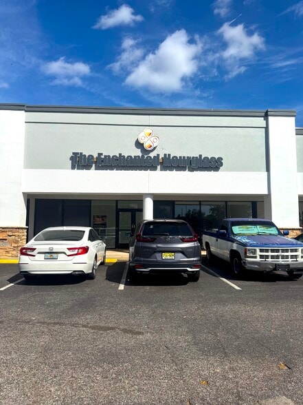 10005-10075 W Hillsborough Ave, Tampa, FL for lease - Building Photo - Image 3 of 9