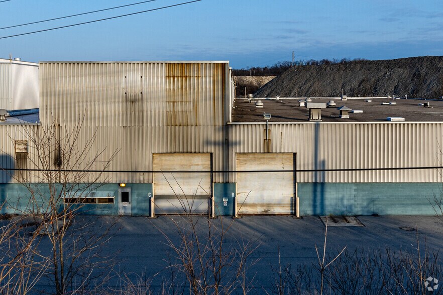 4930 Buttermilk Hollow Rd, West Mifflin, PA à vendre - Photo du bâtiment - Image 3 de 7