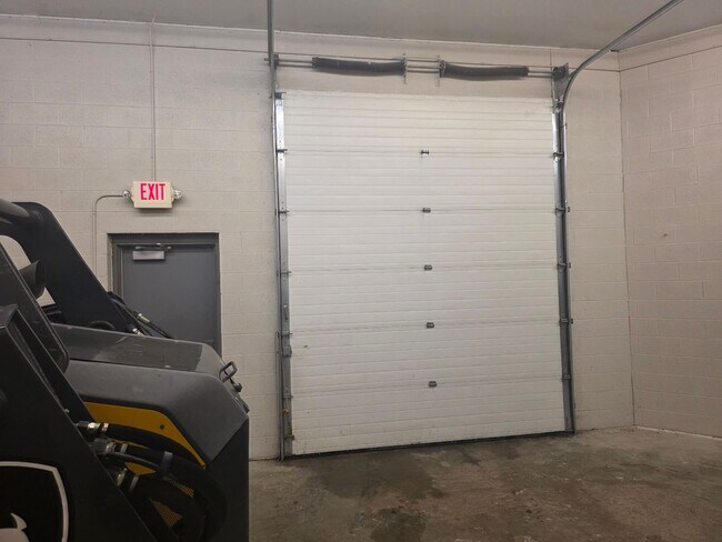 Plus de détails pour 672 N Milford Rd, Highland Township, MI - Local d'activités à louer