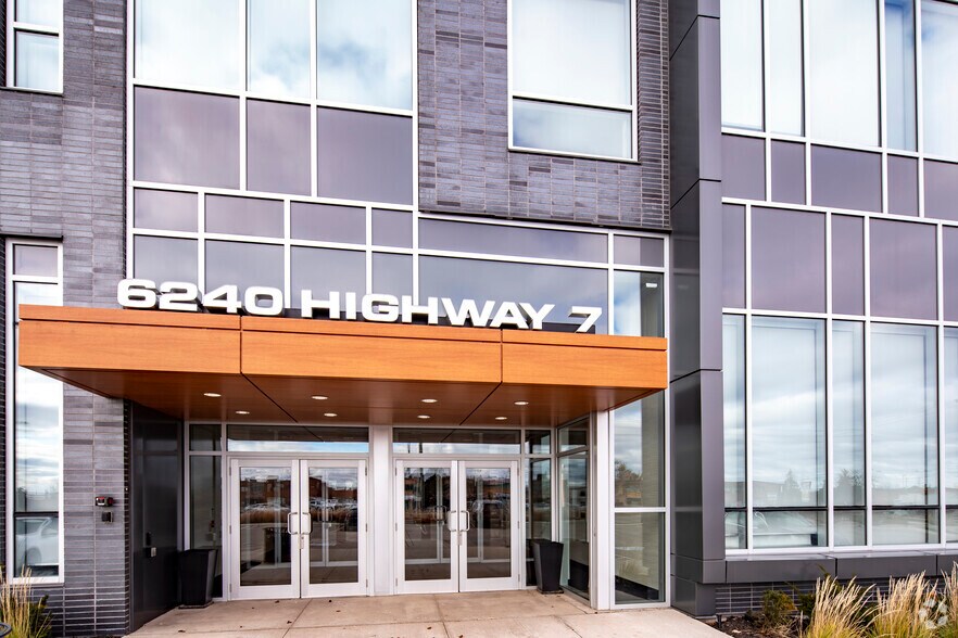 6240 Highway 7, Vaughan, ON à louer - Photo du bâtiment - Image 3 de 5