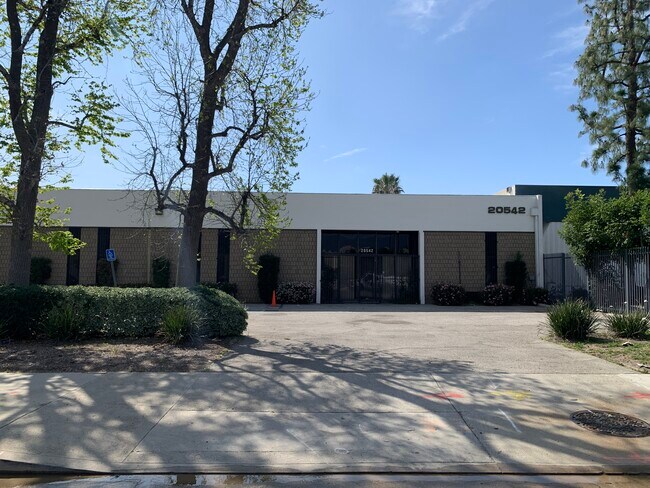 Plus de détails pour 20536-20542 Plummer St, Chatsworth, CA - Industriel à louer