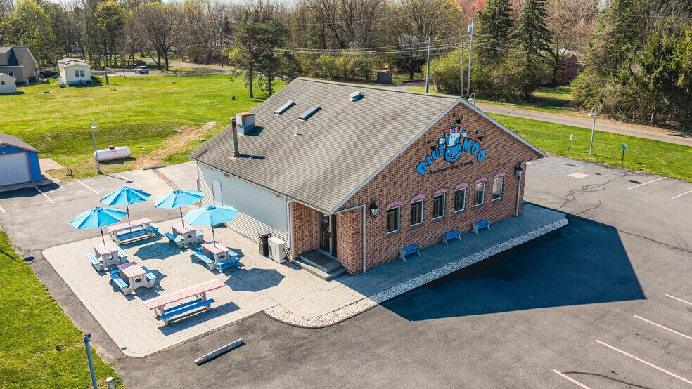 2693 Community Dr, Bath, PA à vendre - Photo du bâtiment - Image 2 de 51