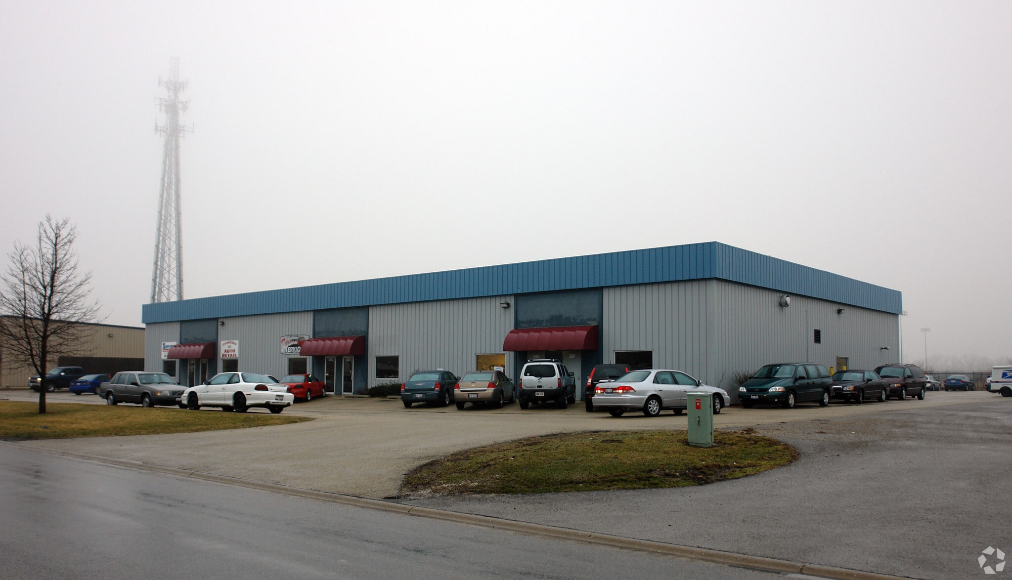 39 Stonehill Rd, Oswego, IL for lease Primary Photo- Image 1 of 3