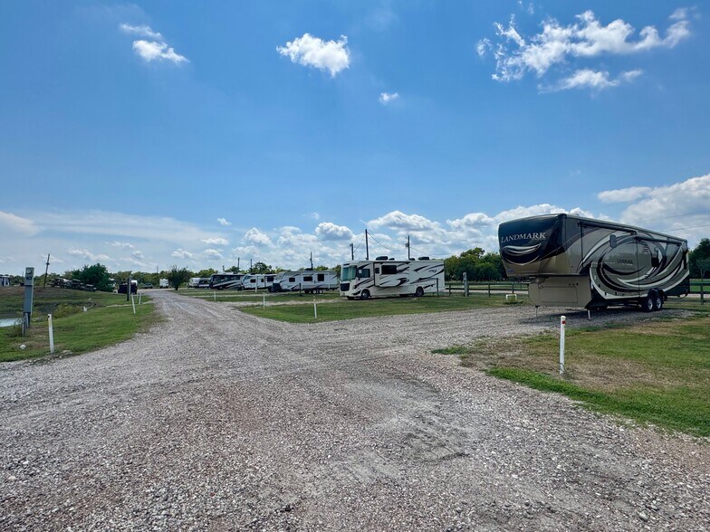 2031 Guadalupe River Dr, Tivoli, TX à vendre - Photo du bâtiment - Image 3 de 7