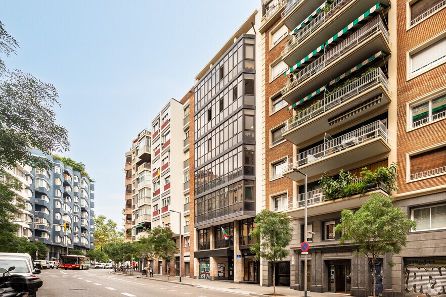 Avinguda de la Riera de Cassoles, 54, Barcelone, Barcelona à louer - Photo du bâtiment - Image 3 de 4