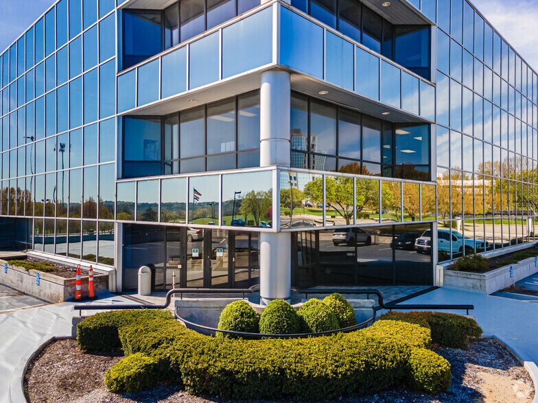 1300 E 104th St, Kansas City, MO à louer - Photo du bâtiment - Image 3 de 7